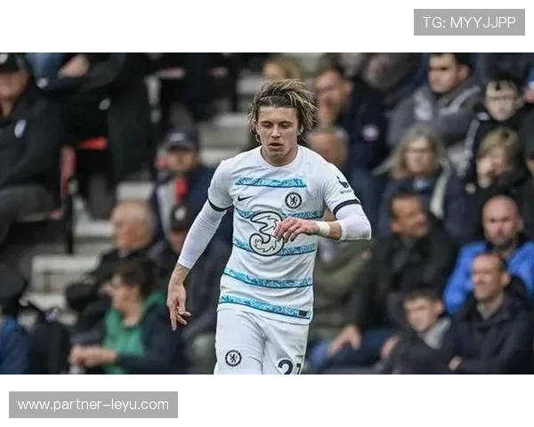 豪门对决再掀波澜本赛季争冠格局或将全面生变引发球迷热议持续升温