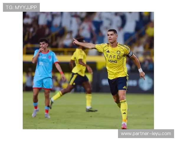 C罗再创辉煌助力球队逆转胜利引爆球迷热情