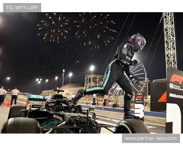 F1赛季最新动态:红牛领跑积分榜 汉密尔顿迎接挑战 F1赛季最新动态:红牛领跑积分榜 汉密尔顿迎接挑战