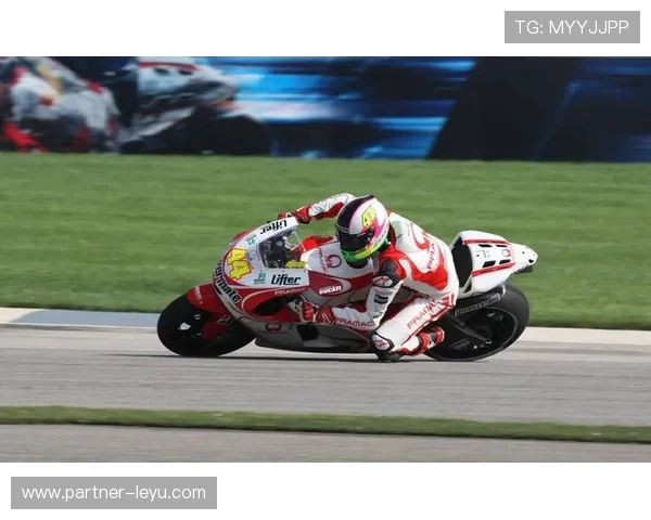 MotoGP赛季最新动态：顶级车手激烈角逐 战况分析与未来展望