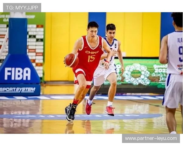 中国男篮备战世界杯新阵容亮相 主帅力推青年才俊冲击佳绩