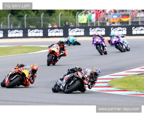 MotoGP赛季最新动态：选手角逐激烈 赛事进程引发粉丝热议