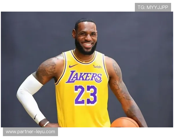 湖人逆转勇士惊险取胜詹姆斯砍三双引领球队重回连胜